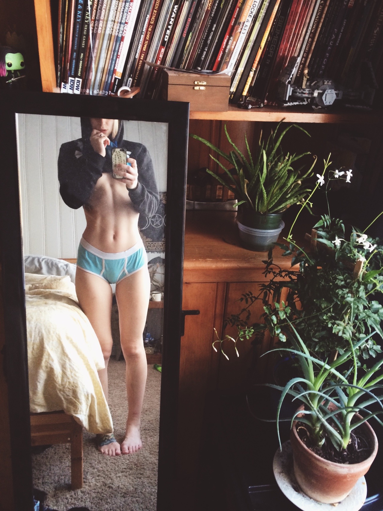 camdamage:  call it women’s intuition but i think i’m on to something here