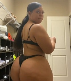 princejazziedad:DeliciouslySexy. Curvy. BootiDelicious MamiMs JudyLaw 💙❤️💜