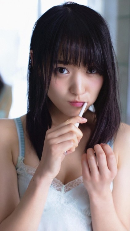 petashi:  菅井友香1st写真集「フィアンセ」 adult photos