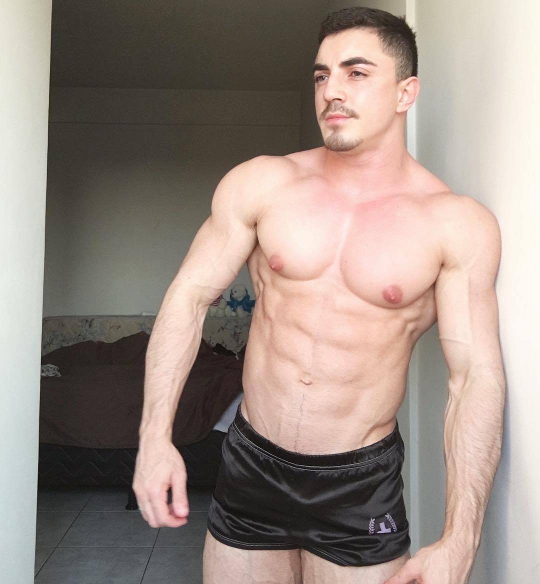 puffys-tickle-gigglegaz:  bigmalepecs:Emerson Macedo Mmm, help me doc,  tickles