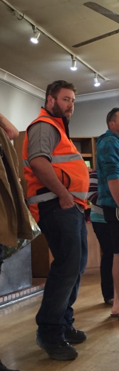 stalkerbeef:  Furry bloke with highviz… Damn 