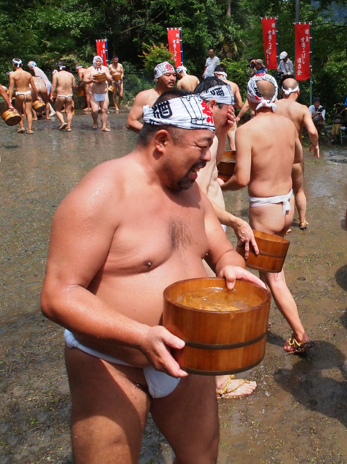 charmers-curves: 猪鼻の甘酒まつり / 甘酒こぼし - 熊野神社, 猪鼻, 秩父, 埼玉Inohana Amazake Festival / Amazake Spill - Kuman