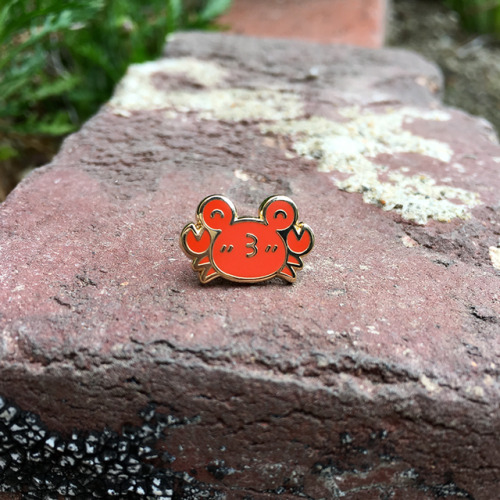 *Etsy Shop Update* Smooooch! Kissy Crab is a new little guy in the shop from terrarium 19. Check him