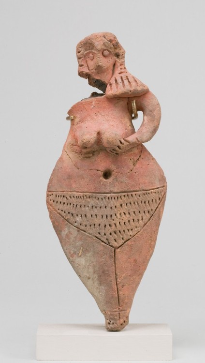 tw0tplist:1. Statuette; Egypt; ca. 1295–1070 B.C.2. Figurine of a Seated Woman; Egypt;&nb
