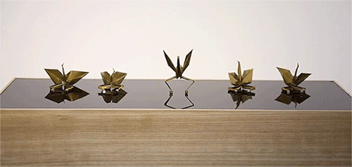 starborn-vagaboo:quillusquillus:itscolossal:Watch: A Flock of Synchronized Dancing Origami Cran