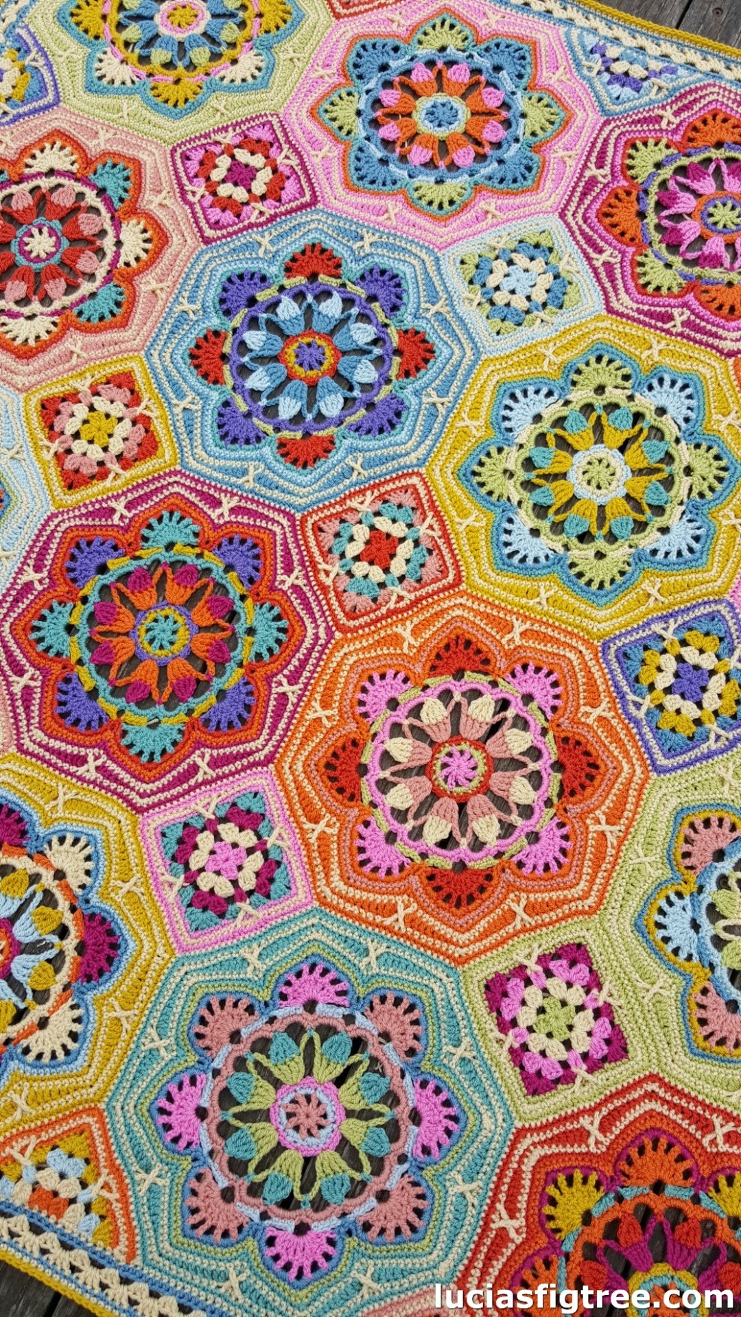 <p><a href="http://crochetmelovely.tumblr.com/post/167560442990/gorgeous-crochet-inspiration" class="tumblr_blog">crochetmelovely</a>:</p>

<blockquote><p>Gorgeous crochet inspiration! :)</p></blockquote>