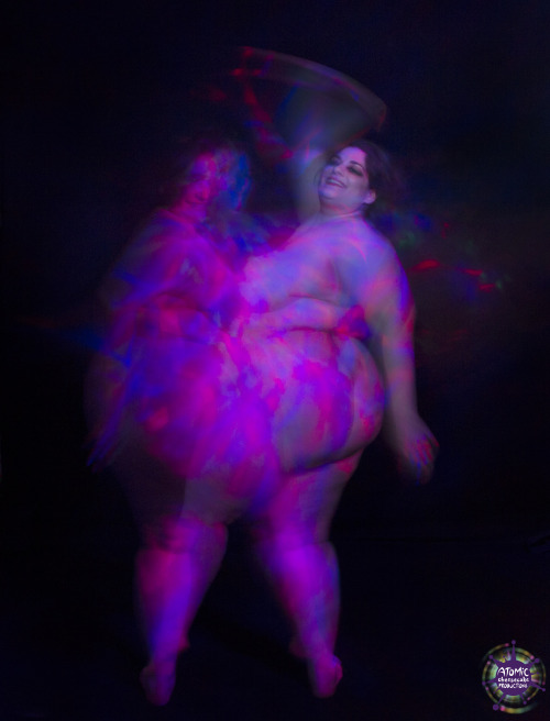 XXX ryansuits:  Light Paintings with Carina // photo