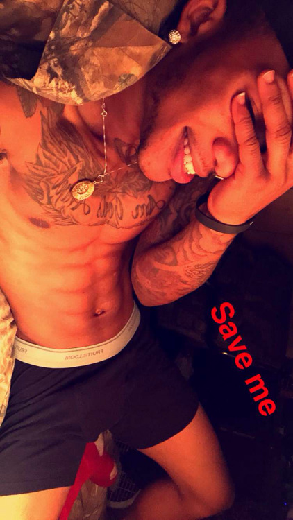 igotyourfav:  snapchatsfinestx3:  since ive been gone i always wondered if anyone leaked his nudes…let me know  Broke bum