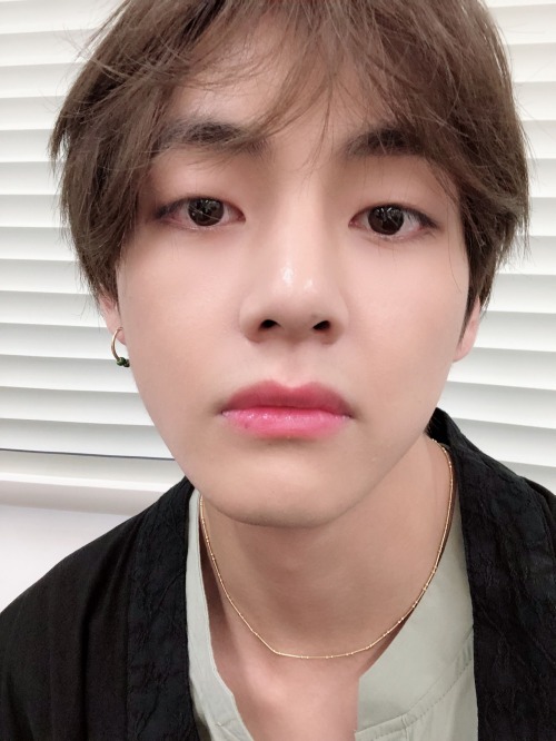 190719 Taheyung’s PostPleased(T/N: Can also mean “proud”)Trans cr: Amy @ bts-wever