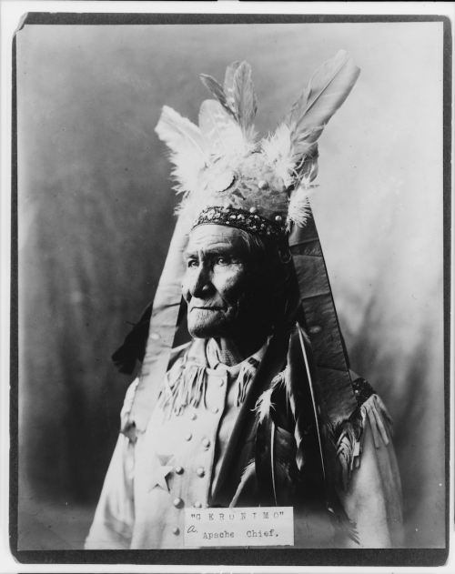 thebigkelu:Geronimo, head-and-shoulders portrait, facing left, wearing headdress. - Oliver - 1907