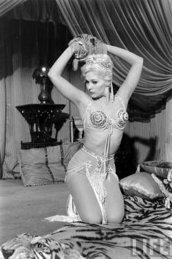 Kim Novak in the movie Jeanne Eagles 1953