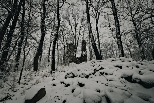 The ruins of the gallows on a desolate hill between Miłków (Arnsdorf im Riesengebirge) and Ściegny (