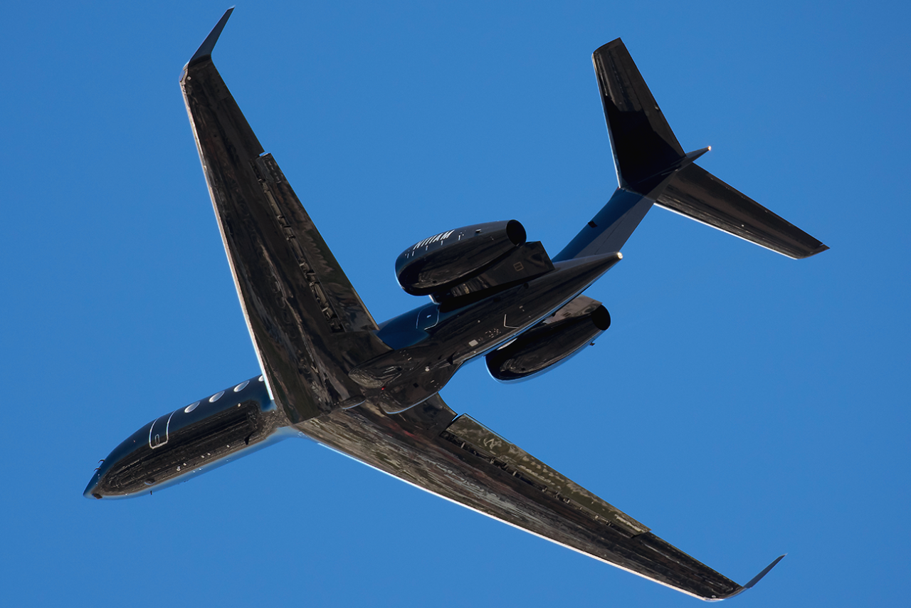 * Black Beauty leaves Vegas * - by Eagle1If a fetish plane was wearing shiny latex