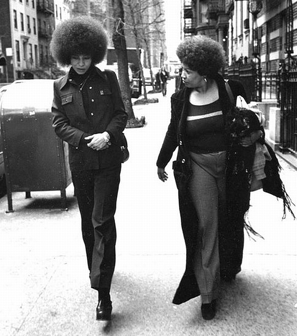 supremeqza:  theblackamericanprincess:  negressive: Black icons hanging out  I’m
