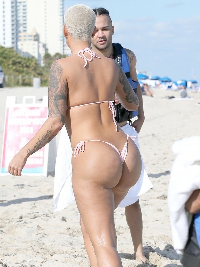 dj-dee-616:  #Amberrose