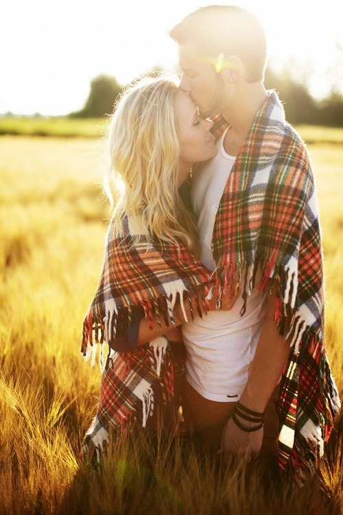 “fall on the love engagement” en We Heart It. http://weheartit.com/entry/75162048/via/AgusHElounor