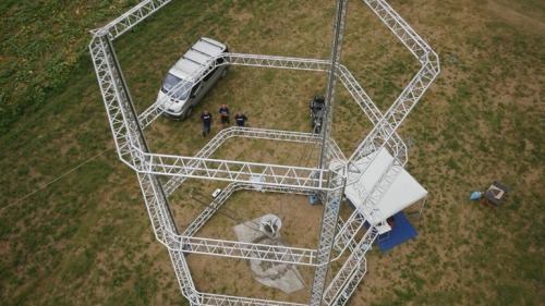 reinamunciveng: World’s Largest Delta 3D Printer- It can build entire houses out of mud or cl