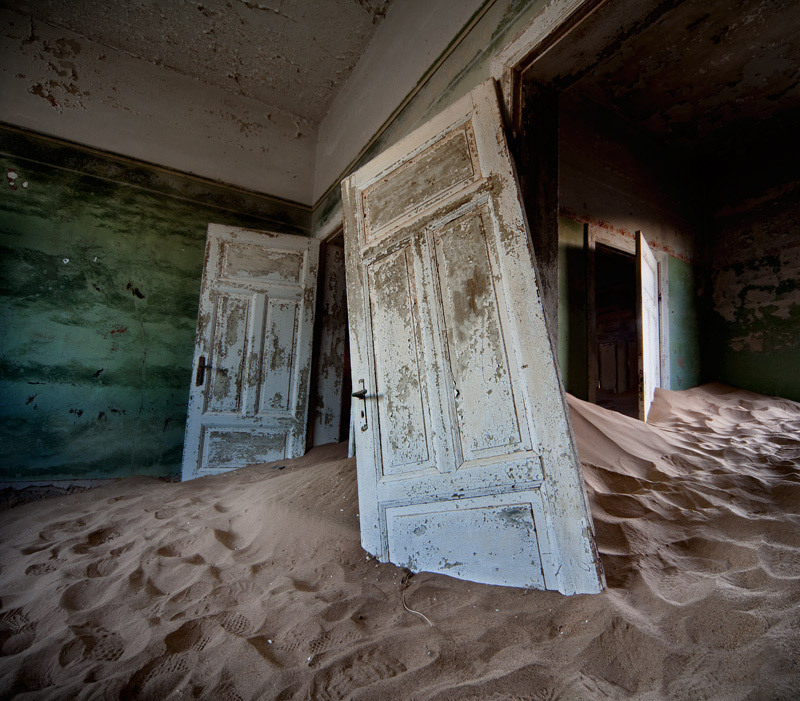 likeafieldmouse:  Alvaro Sanchez-Montanes - Indoor Desert (2010) “By the end of