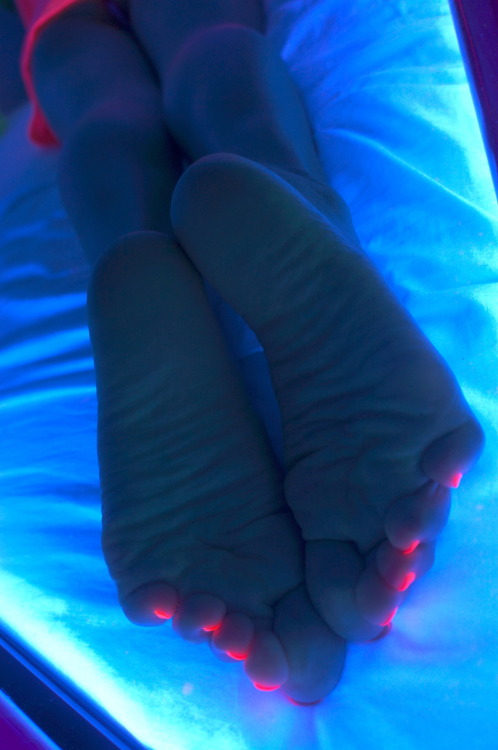 http://feetandbigasses.tumblr.com/post/65577734726