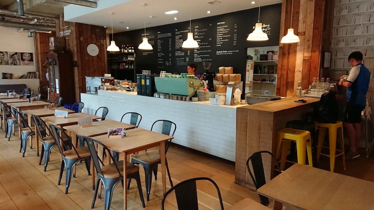 Wed 5 Sep 18: excellent place for a coffee and croissant to start my day @espressolibrary