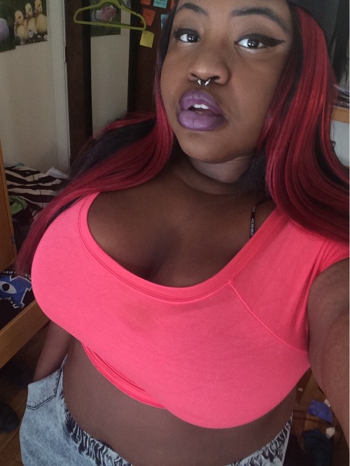 blkoutqueen:  It’s hot today. Crop top is back.