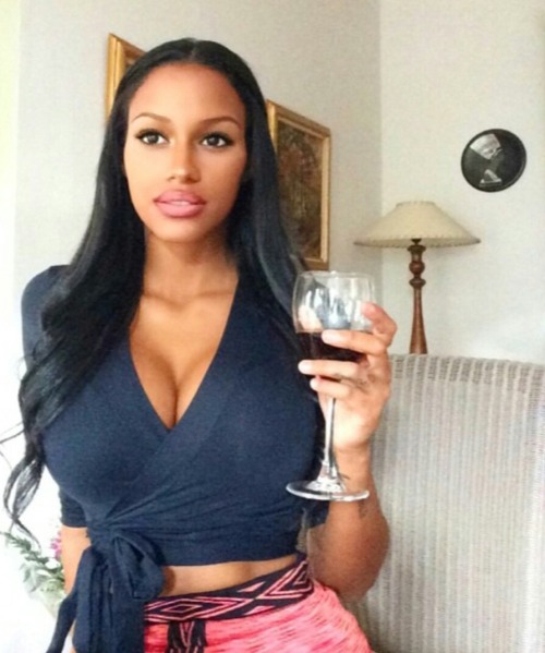 footwags:  La superbe Fanny Neguesha, #wag de Mario Balotelli !