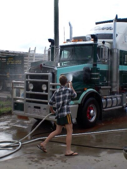 353. tradieboots:  Be even better if he was wearing boots I think. 