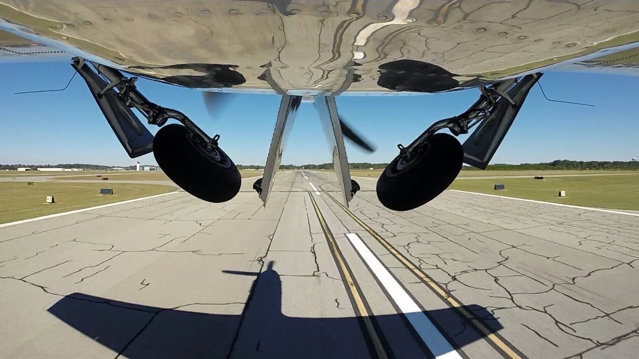 beautifulwarbirds:  Gears up on a P-51.
