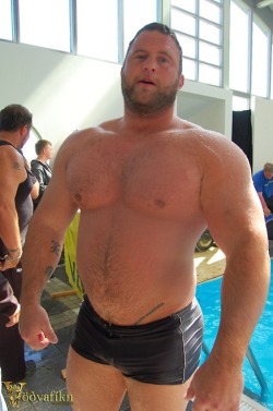 nearlynakedguys:  Wow!  He’s a big, strong guy.