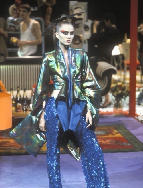 evilrashida:Givenchy by Alexander McQueen Fall/Winter 2000 Haute Couture. 