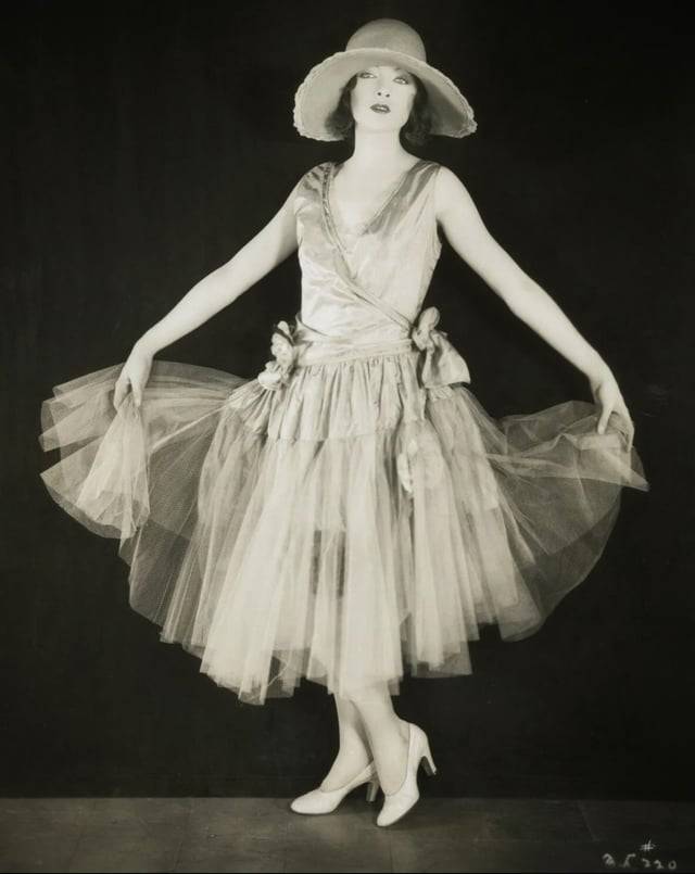 Myrna Loy, 1920s