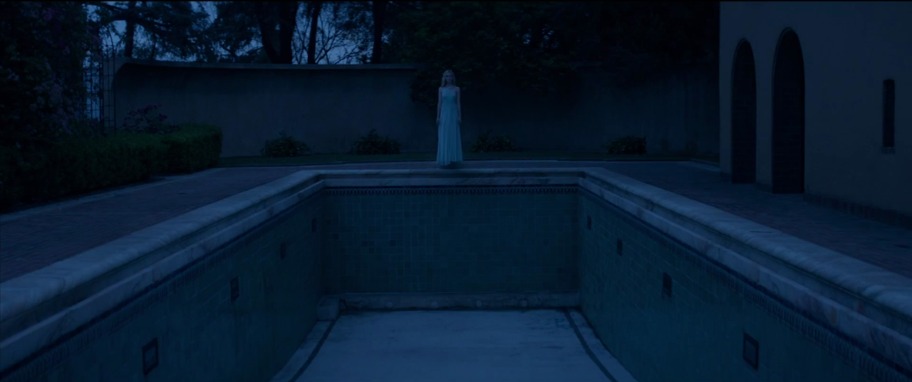 cinemasource:    The Neon Demon (2016,   Nicolas Winding Refn)  