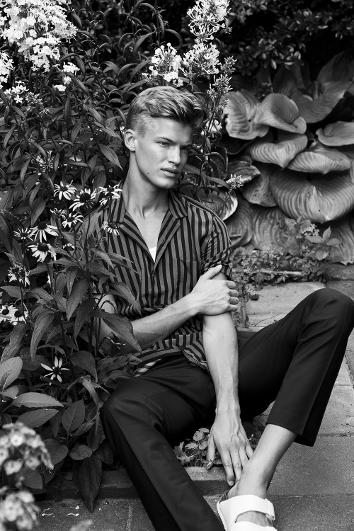 Robbie Davidson of New York ModelsHEIGHT: 6’2″ | WAIST: 30 | SHOE: 10 | HAIR: BLONDE | E