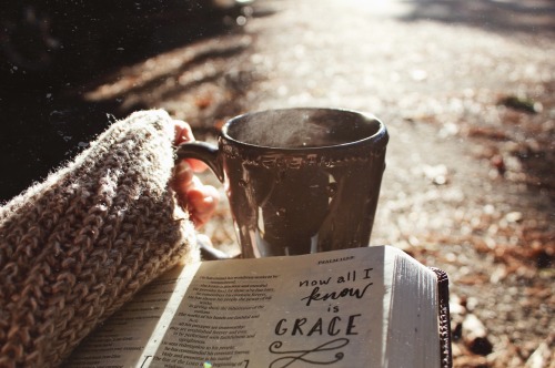 abundantgraceandivorylace: still my heart, let Your voice be all i hear now. instagram: kate_ashbroo