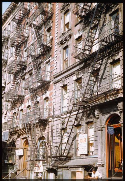 onceuponatown:  New York 1941-1960. By Charles Cushman.  GRINDHOUSE® KODACHROME