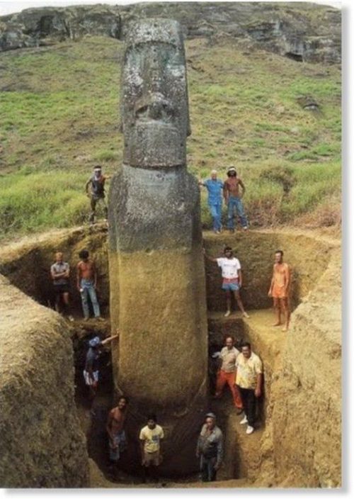 河島思朗‏@vdgattaモアイの下って、こうなってるのか！けっこう長い。Moai