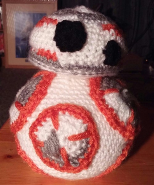redlance:BB-8 is finally finished!! A little crooked, a little mismatched, but I think it gives them