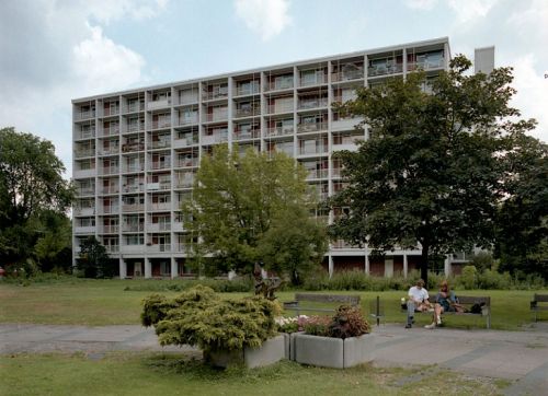 germanpostwarmodern:Apartment building (1954-61) designed for the international building exhibition 