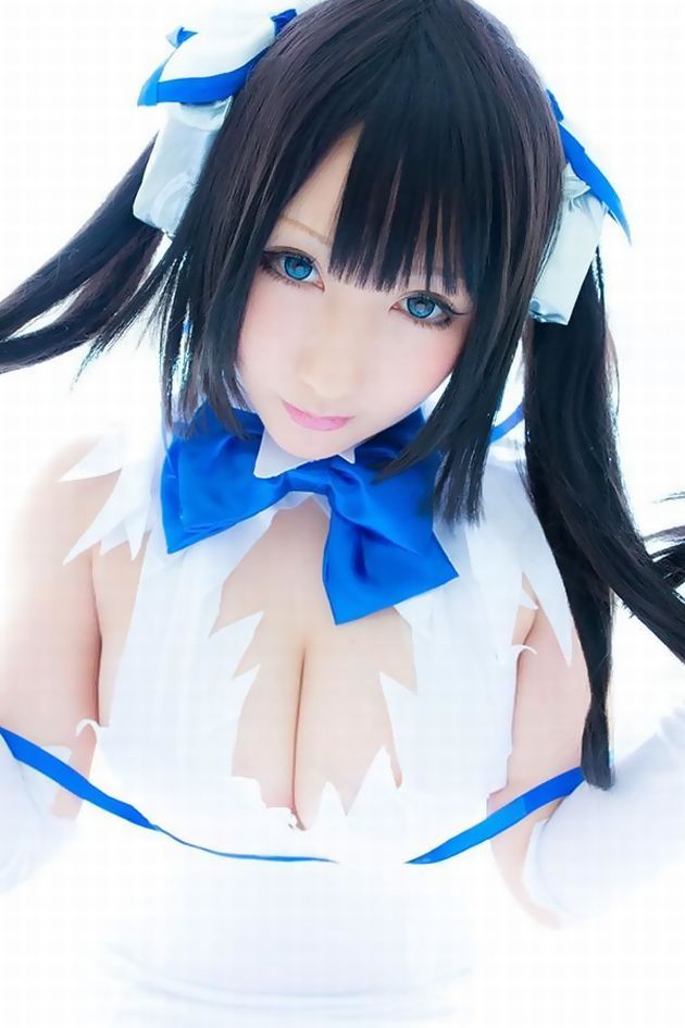 ayutube:  【ダンまち・画像】例の紐で話題になった乳神サマ「ヘスティア」が中国でも話題に──。日本コスプレヤー「サク」さんのコスプレとか──。【三次画像.world】: