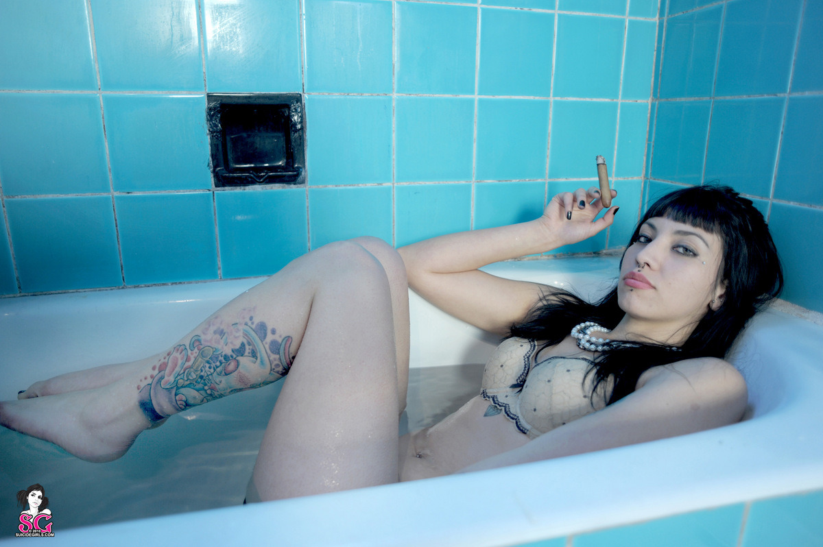 beautiful naked girls with tattoos
