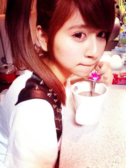 heyweathergirls: [130316] Esse’s Twitter Update. “ただいま♡（＾∇＾）♡〜”