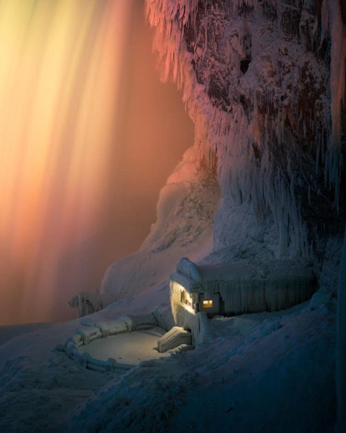 mymodernmet:Frozen Niagara Falls at Night Illuminated by Colorful Lights Looks Like an Alien Planet