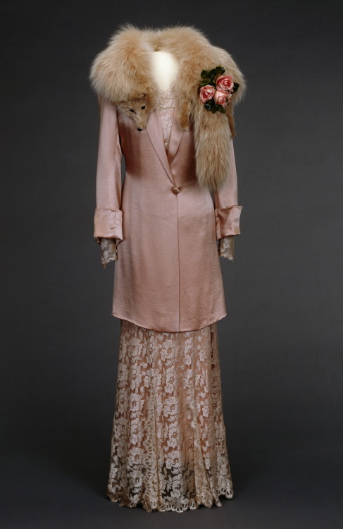aneacostumes:  Queen Maud + pink Gentle pink shades was said to be Queen Maud’s favourite. Som