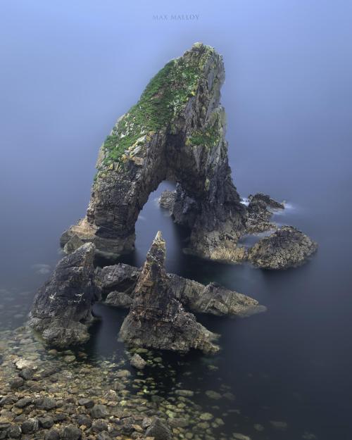 amazinglybeautifulphotography:Crohy Sea Arch, Donegal, Ireland [OC][1638x20480] - Author: ihaveadark