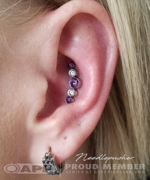 needle-pusher:Fresh conch piercing from last week using this amethyst and white cz cluster from @ler