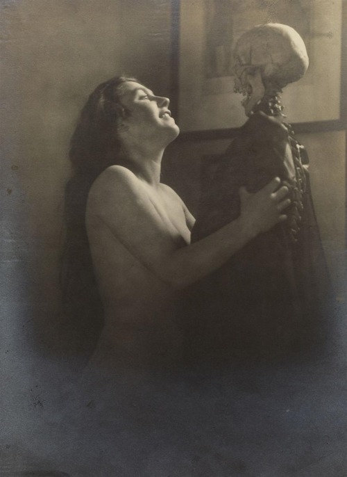 blondebrainpower:  ‘Narre Tod, Mein Spielgesell’ – Fool Death, My Playmate, 1922 By Franz Fiedler 