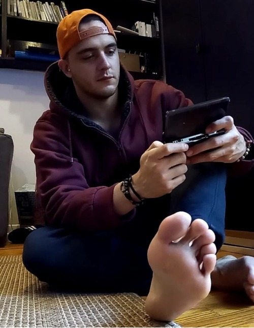 latinalphamaster: Hey fags. Your personal master here just playing some games since you like to play