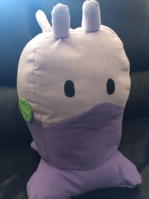 nom-nom-keiko:Goomy plush is done! Considering I started drafting his patrern freehand on Friday I&r