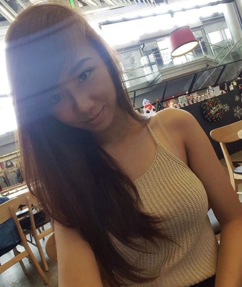 letmesleepmore:sgxmmsluts:skyryy:sggirlsnewaf:this girl here looks so fuckable Omg i really cant loo