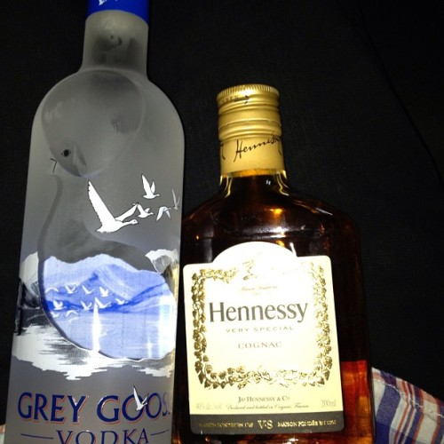 #TurnUp wit the fam @romeo_tattooz Happy bday bro #GreyGoose #Hennessy #FOE #SF HDE #559